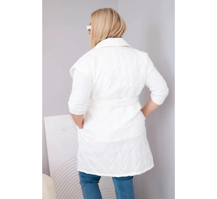 Dámske Plus veľkosť prešívaná vesta s opaskom a golierom biela