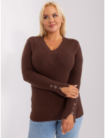 Tmavohnedý sveter vo väčšej veľkosti