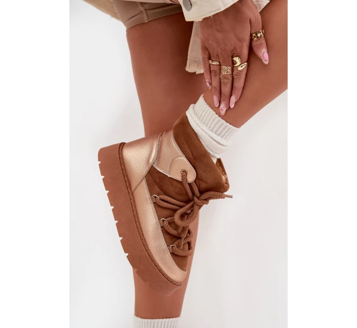 Nízké dámské sněhule s kožíškem a šněrováním Camel model 21705646 - Boto Nízké dámské sněhule s kožíškem a šněrováním Camel model 21705646 - Boto