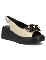 Dámske kožené sandále na zlatej platforme Filippo DS7577