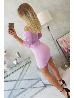 Pruhované vypasované šaty ve fialové barvě