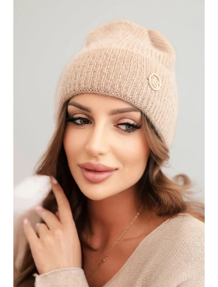 Dámska zimná čiapka s ozdobným gombíkom svetlá ťava Dámska zimná čiapka s ozdobným gombíkom svetlá ťava