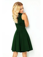 Rozšírené dámske šaty v fľaškovo zelenej farbe s výstrihom v tvare srdca model 6703269