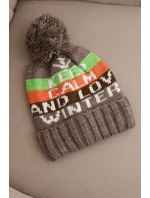 Dámska zimná čiapka s vlnou a nápisom s veľkou bambulou K422 cappuccino Dámska zimná čiapka s vlnou a nápisom s veľkou bambulou K422 cappuccino