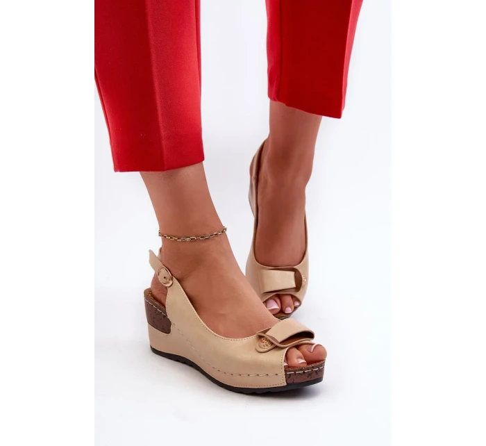 Model topánok na podpätku 197171 Krok v štýle Model topánok na podpätku 197171 Krok v štýle