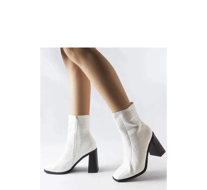 Topánky na podpätku model 204772 Solea Topánky na podpätku model 204772 Solea