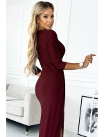 Lesklé dámské šaty ve vínové bordó barvě s výstřihem a rozparkem na noze model 18860510 - numoco