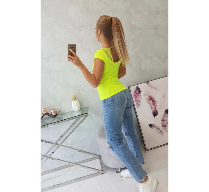 Halenka s krajkovým výstřihem žlutá neonová Halenka s krajkovým výstřihem žlutá neonová