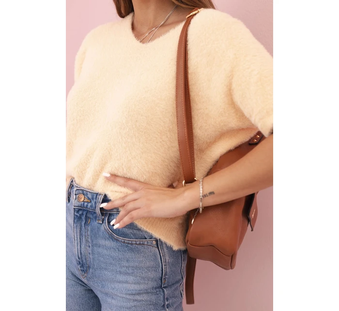 Dámsky marhuľový sveter s krátkym výstrihom do V z mäkkej kožušiny Dámsky marhuľový sveter s krátkym výstrihom do V z mäkkej kožušiny