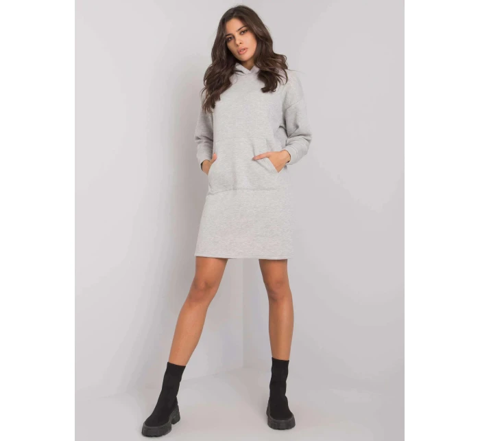 Dámské zateplené šaty s kapsou model 17034368 SUBLEVEL - FPrice Dámské zateplené šaty s kapsou model 17034368 SUBLEVEL - FPrice