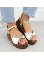 Dámské sandály na platformě bílé a zlaté model 21904971 - S.Barski