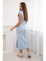 Dlhé viskózové šaty s bočnými rozparkami v modrej farbe