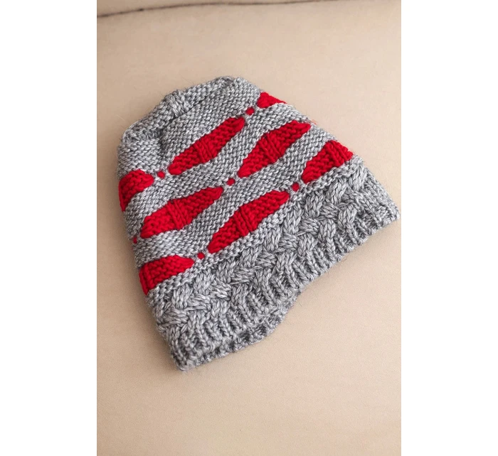 Dámska zimná čiapka z vlny v hrubom úplete a pruhoch K465 sivá + červená Dámska zimná čiapka z vlny v hrubom úplete a pruhoch K465 sivá + červená