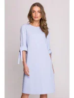 model 20966055 Šaty áčkového střihu se zavazovacími rukávy světle modré - STYLOVE model 20966055 Šaty áčkového střihu se zavazovacími rukávy světle modré - STYLOVE