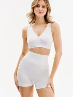 BEZŠVOVÝ KRÁTKY TVAR - ŠORTKY