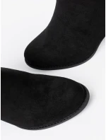 Jedinečné čierne dámske členkové topánky na širokom podpätku Jedinečné čierne dámske členkové topánky na širokom podpätku