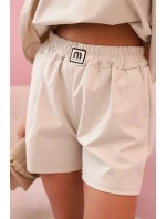 Dámska súprava s volánom - blúzka s krátkym rukávom a šortky s gumičkou béžová