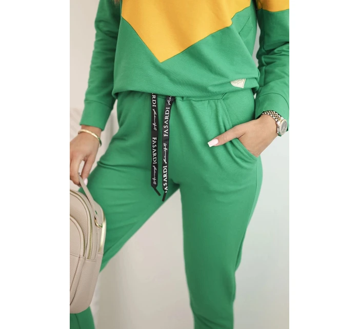 Dámska súprava s výstrihom do V zelená Dámska súprava s výstrihom do V zelená