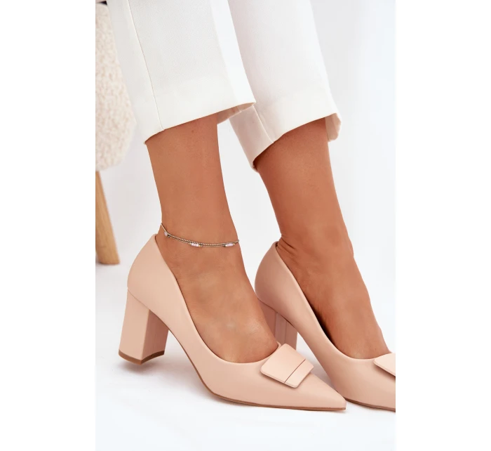 Lodičky na podpatku s ozdobou béžové model 21704571 - Boto