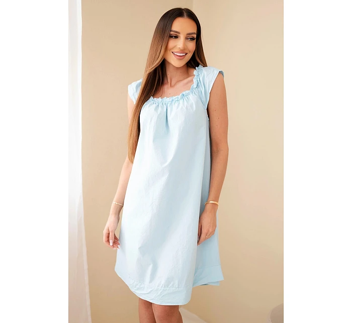 Dámské bavlněné šaty s nařaseným výstřihem a volánkem modrá
