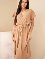 Dámske zavinovacie midi šaty s opaskom a krátkymi rukávmi camel
