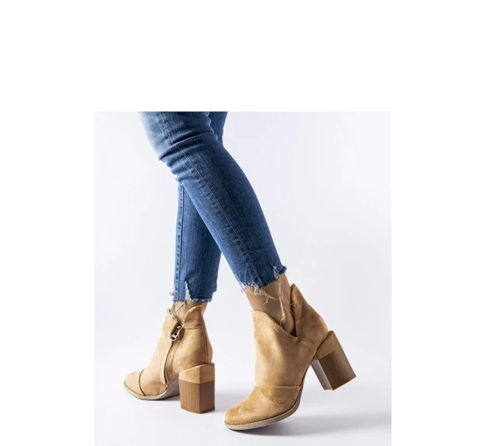 Topánky na podpätku model 206573 Solea Topánky na podpätku model 206573 Solea