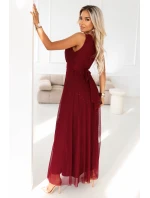 model 21798969 Dlouhé třpytivé večerní šaty na jedno rameno vínové - numoco basic