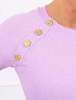 Šaty s ozdobnými gombíkmi fialovej