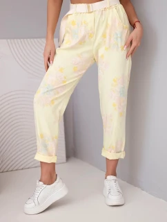 Dámske viskózové nohavice s kvetinovým vzorom a opaskom žltej farby