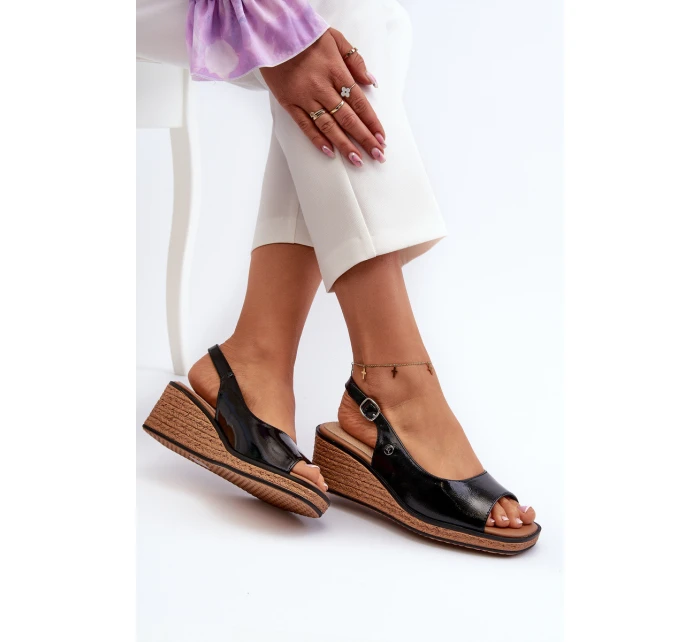 Dámské lakované sandály na platformě model 21657324 Černé - SERGIO LEONE