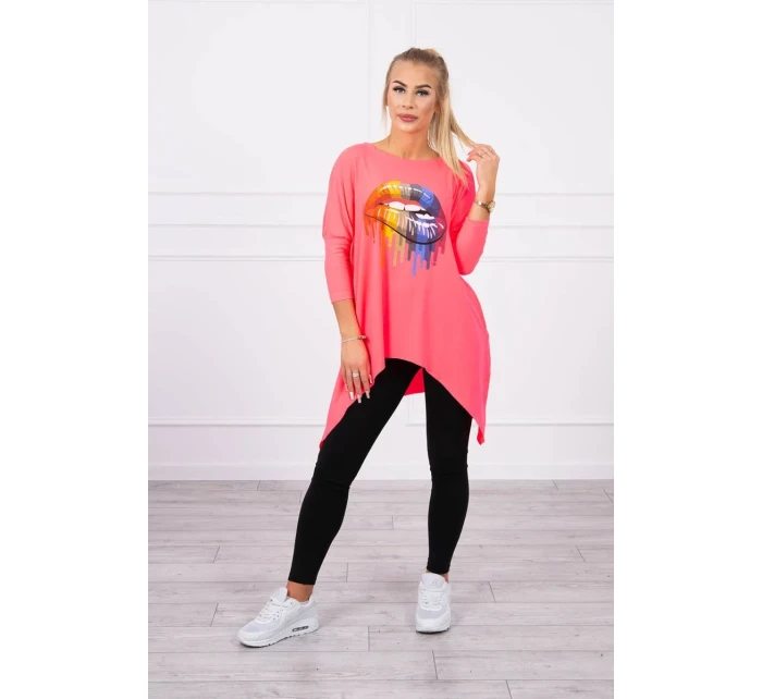Oversize halenka s potiskem model 18745782 rtů růžová neonová - K-Fashion Oversize halenka s potiskem model 18745782 rtů růžová neonová - K-Fashion