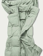 Perová dámska vesta v pistáciovej farbe s kapucňou (5M721-236)