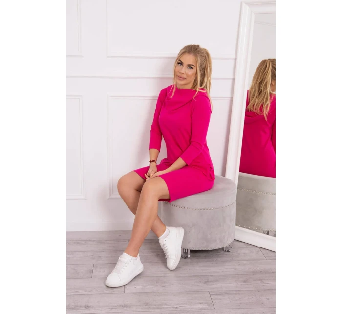 Šaty s kapucí a kapsami fuchsiové barvy