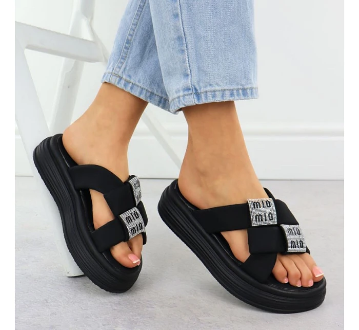 Dámske žabky na platforme so zirkónmi čierne Potocki 16347