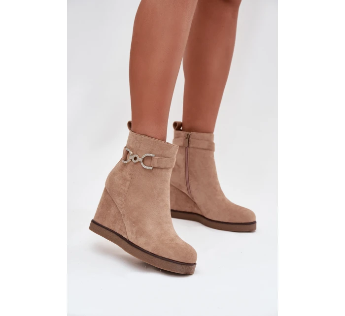 Dámské boty na platformě s ozdobným detailem béžové model 21711676 - Boto Dámské boty na platformě s ozdobným detailem béžové model 21711676 - Boto