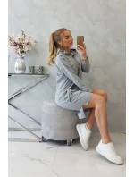 Neobmedzené šedé šaty