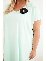 Dámske bavlnené šaty Plus Size s brošňou a výstrihom Mint