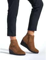 Trendy hnedé dámske členkové topánky na klinoch