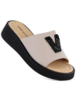 Dámske kožené žabky na platforme béžové Vinceza 66950