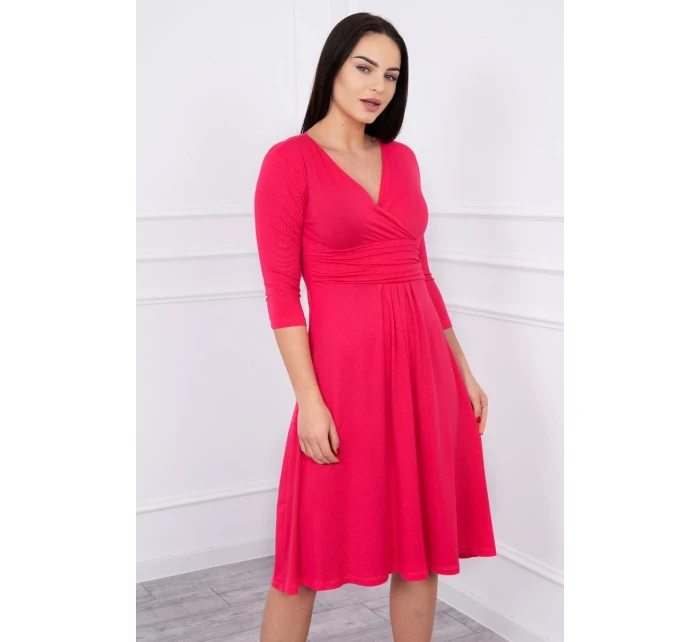 Šaty s průstřihem pod prsy fuchsiová