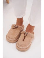 Dámske kožušinové papuče s kožušinou a výšivkou - béžové Perivelle Dámske kožušinové papuče s kožušinou a výšivkou - béžové Perivelle