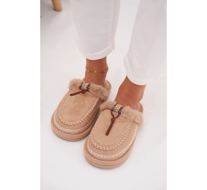 Dámske kožušinové papuče s kožušinou a výšivkou - béžové Perivelle Dámske kožušinové papuče s kožušinou a výšivkou - béžové Perivelle