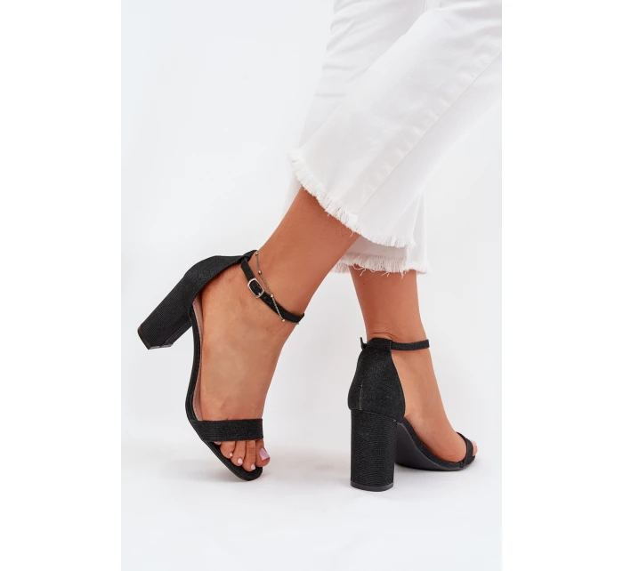 Dámské lesklé sandály na podpatku Černé Queen model 22010084 - Step in style