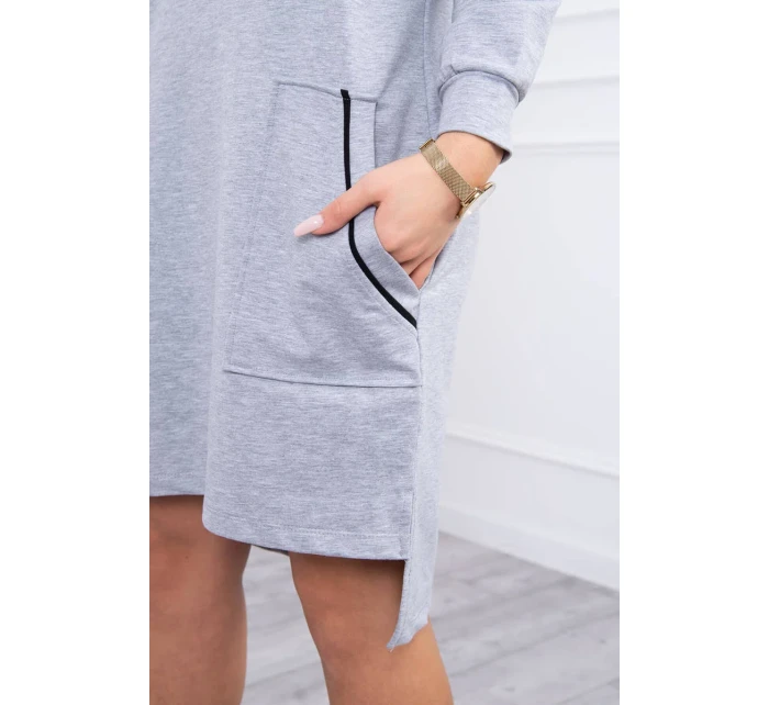 Neobmedzené šedé šaty