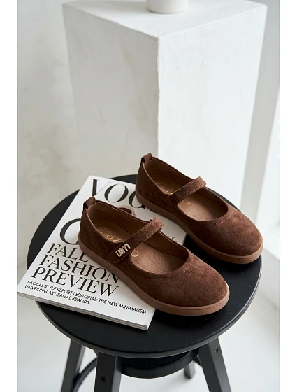 Kožené semišové baleríny Barefoot s páskem model 22073658 Čokoládové - Zazoo