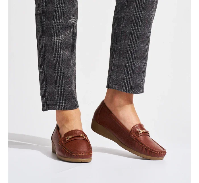 Jedinečné hnedé dámske mokasíny na klin Jedinečné hnedé dámske mokasíny na klin