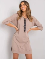 Šaty RV SK model 20235470 béžové - FPrice Šaty RV SK model 20235470 béžové - FPrice