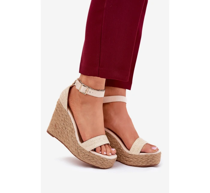 Dámské Sandály Na Klínu S Pletením Béžové model 21687930 - Boto Dámské Sandály Na Klínu S Pletením Béžové model 21687930 - Boto