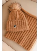 Dámska zimná súprava s bambulou a ťavím komínom Dámska zimná súprava s bambulou a ťavím komínom