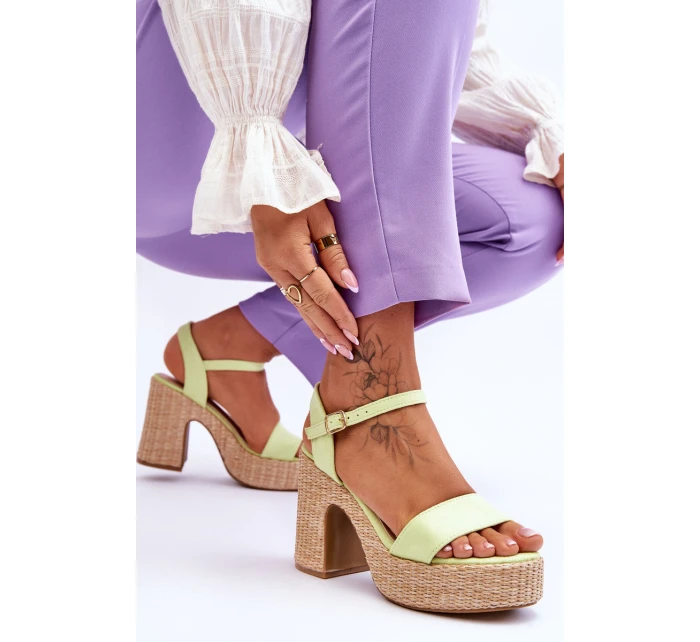 Pohodlné semišové sandály na podpatku Světle zelená model 21613574 - Boto